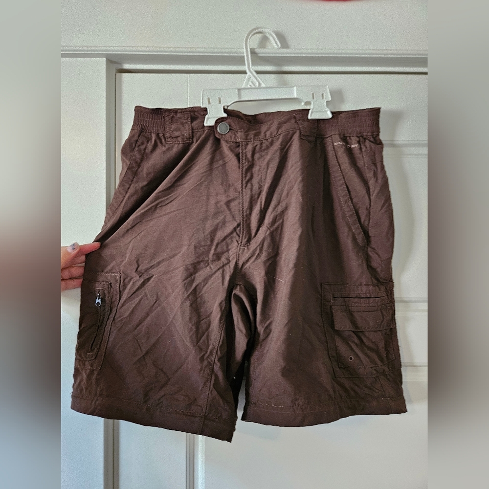 Brown Cargo Shorts with Relaxed Fit and Durable Fabric
